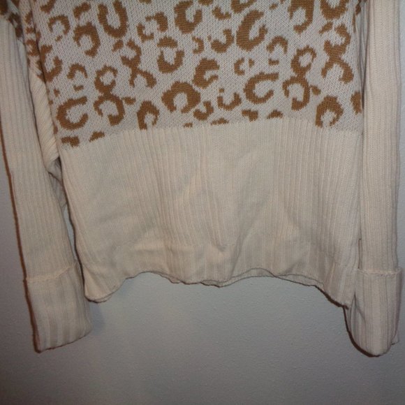 Nine West Cheetah Sweater Size Large NWT - Picture 9 of 10